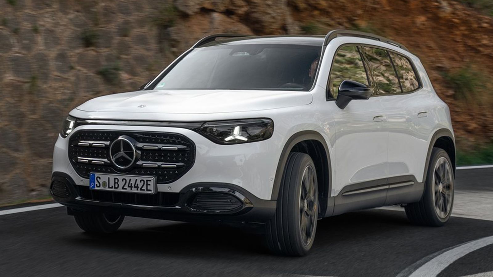 Mercedes GLB: Ήπια υβριδική και ηλεκτρική με νέα βασική έκδοση